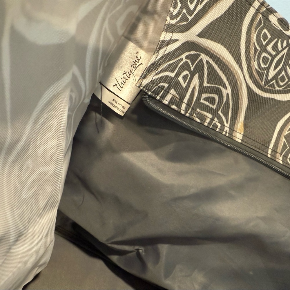 Stylish Gray Tote Bag - Picture 4 of 7